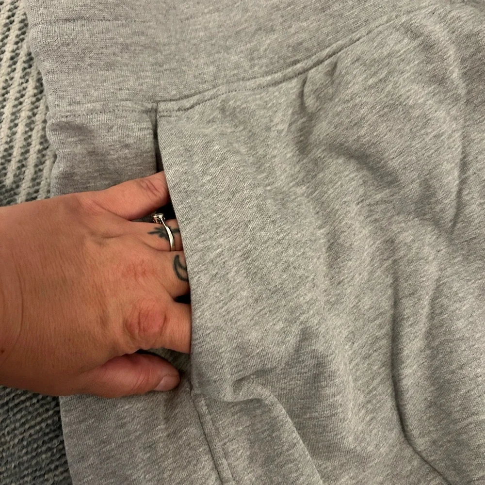 Lululemon wide leg jogging pants - Picture 4 of 5